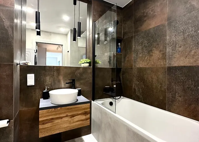 Appartement Madalinskiego 26 - Balcony & Lift - 700m Main Station