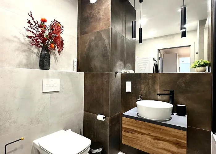 Appartement Madalinskiego 26 - Balcony & Lift - 700m Main Station *