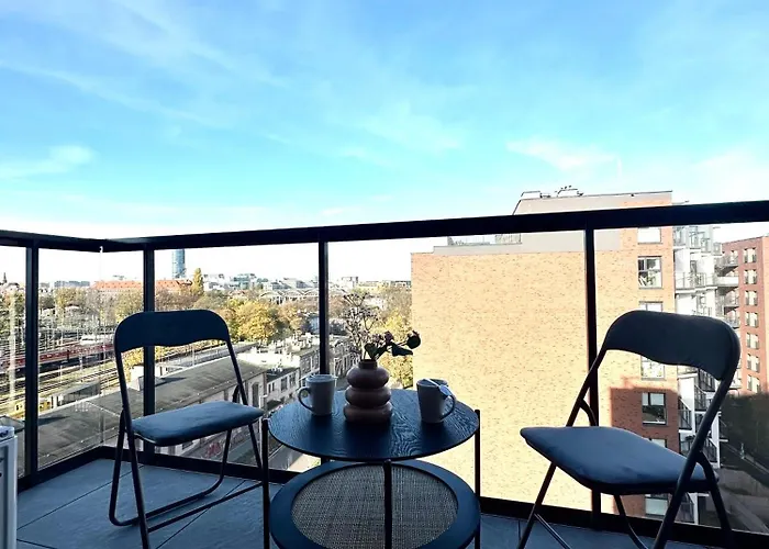 Appartement Madalinskiego 26 - Balcony & Lift - 700m Main Station Wrocław