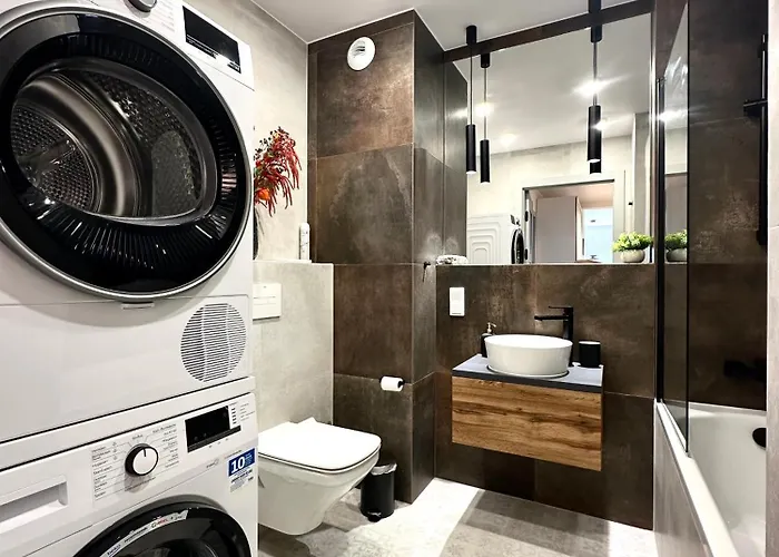 Madalinskiego 26 - Balcony & Lift - 700m Main Station Appartement *