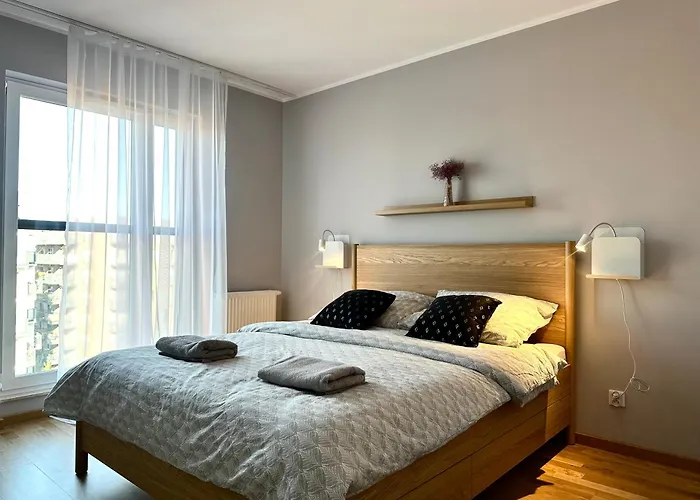 Appartement Madalinskiego 26 - Balcony & Lift - 700m Main Station *