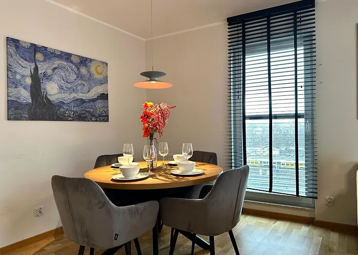 Appartement Madalinskiego 26 - Balcony & Lift - 700m Main Station *