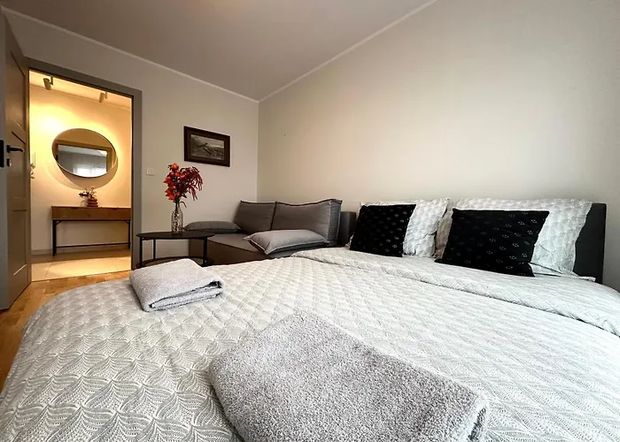 Appartement Madalinskiego 26 - Balcony & Lift - 700m Main Station Wrocław