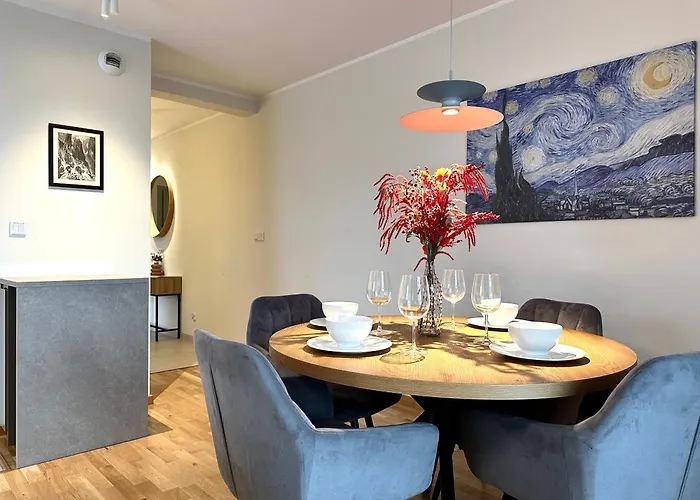 Appartement Madalinskiego 26 - Balcony & Lift - 700m Main Station *