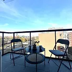 Apartment Madalinskiego 26 - Balcony & Lift - 700m Main Station Breslau