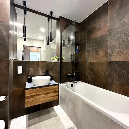 Lejlighed Madalinskiego 26 - Balcony & Lift - 700m Main Station