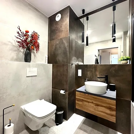 Lejlighed Madalinskiego 26 - Balcony & Lift - 700m Main Station *