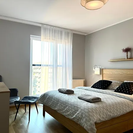 Madalinskiego 26 - Balcony & Lift - 700m Main Station