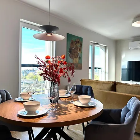 Lejlighed Madalinskiego 26 - Balcony & Lift - 700m Main Station Wrocław