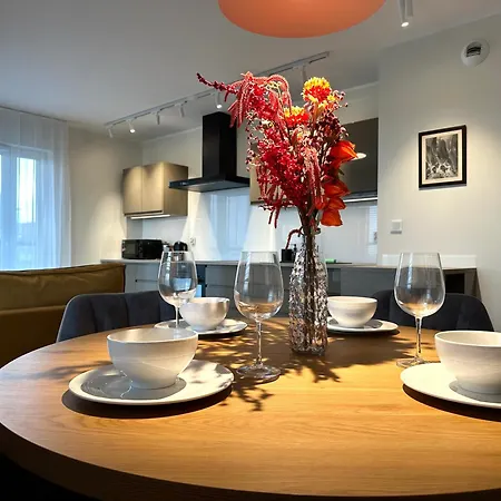 Madalinskiego 26 - Balcony & Lift - 700m Main Station Apartment Wroclaw