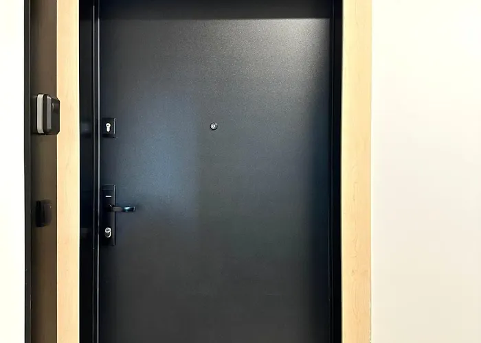 Madalinskiego 26 - Balcony & Lift - 700m Main Station